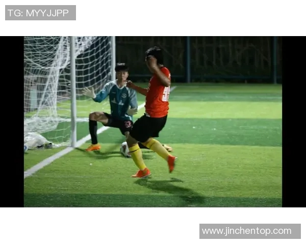 五位足球明星身着制服的精彩瞬间展现他们的风采与魅力