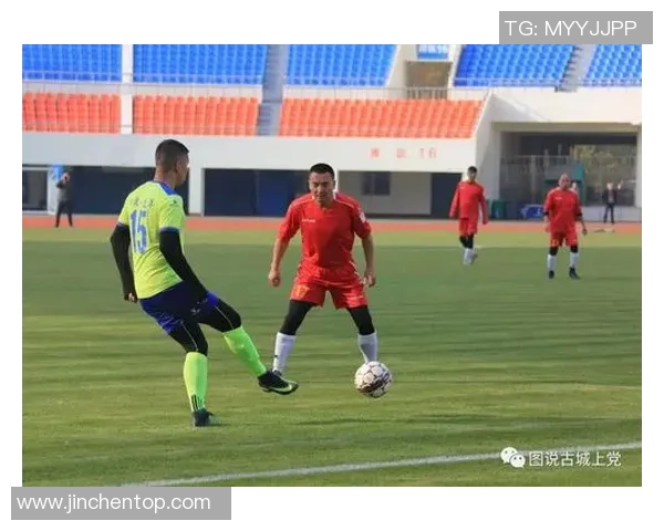 足球在重力作用下的运动轨迹与技术分析探讨