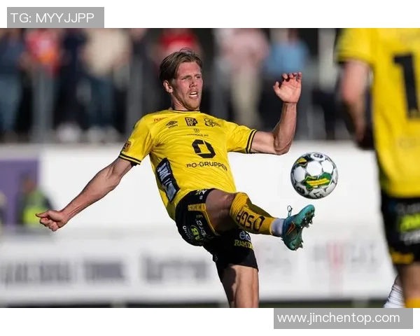 足球前腰前锋的战术角色与技术特点解析及其在现代足球中的重要性探讨