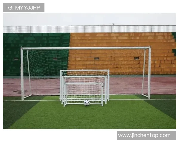 足球架生锈的隐患与解决方案探讨如何保障青少年足球运动的安全与发展